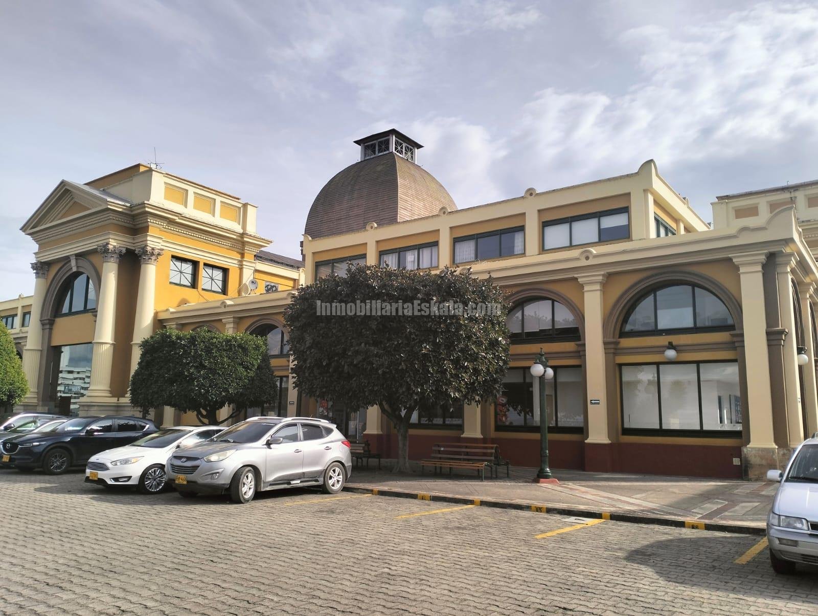 VENDE OFICINA EN EL CENTRO C.C PLAZA REAL