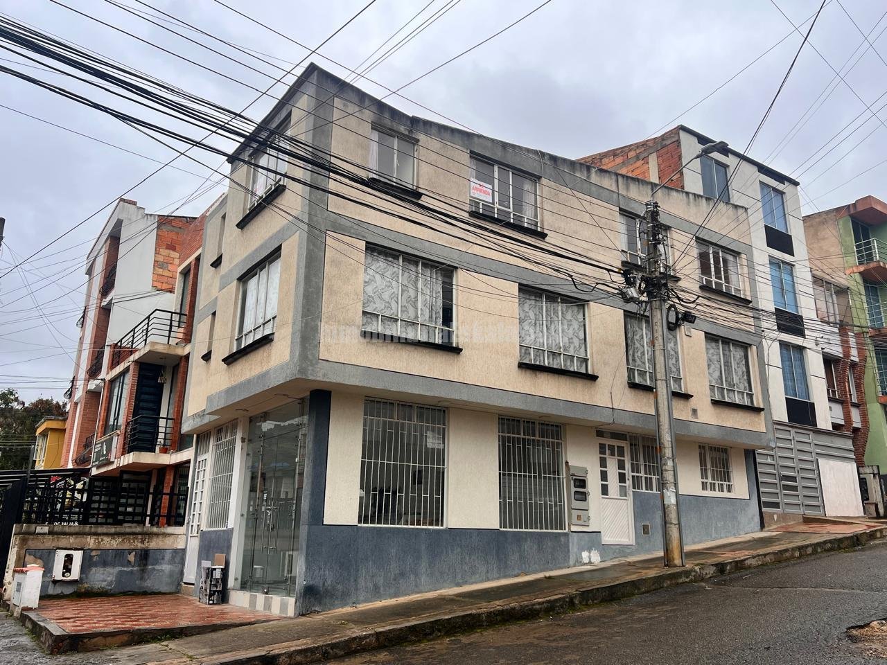 ARRIENDA APARTAMENTO COEDUCADORES